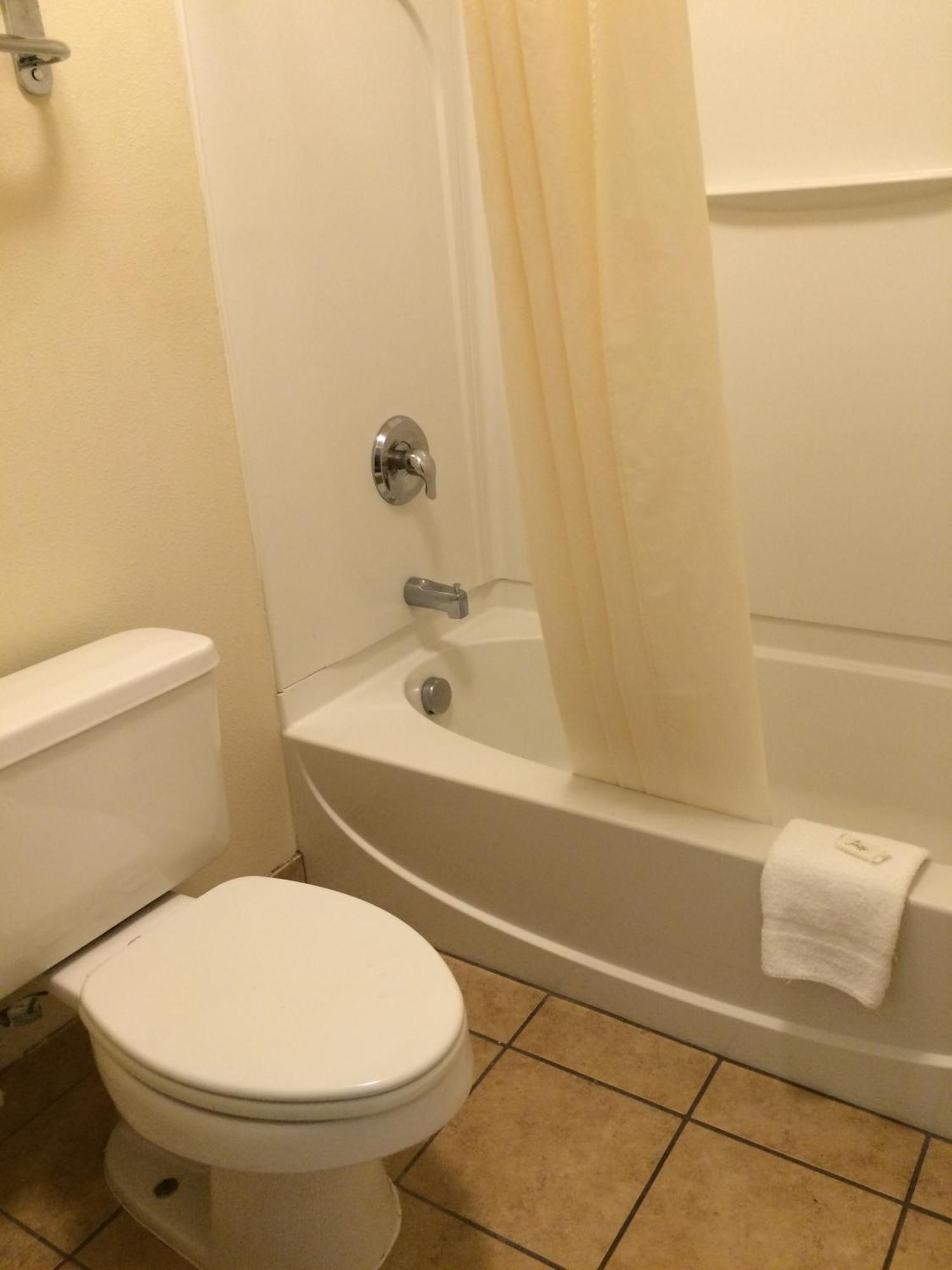 アメリカズ ベスト バリュー イン ナッシュビル ダウンタウン 部屋 写真